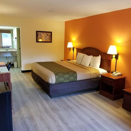 Econo Lodge Inn & Suites Галфпорт Экстерьер фото