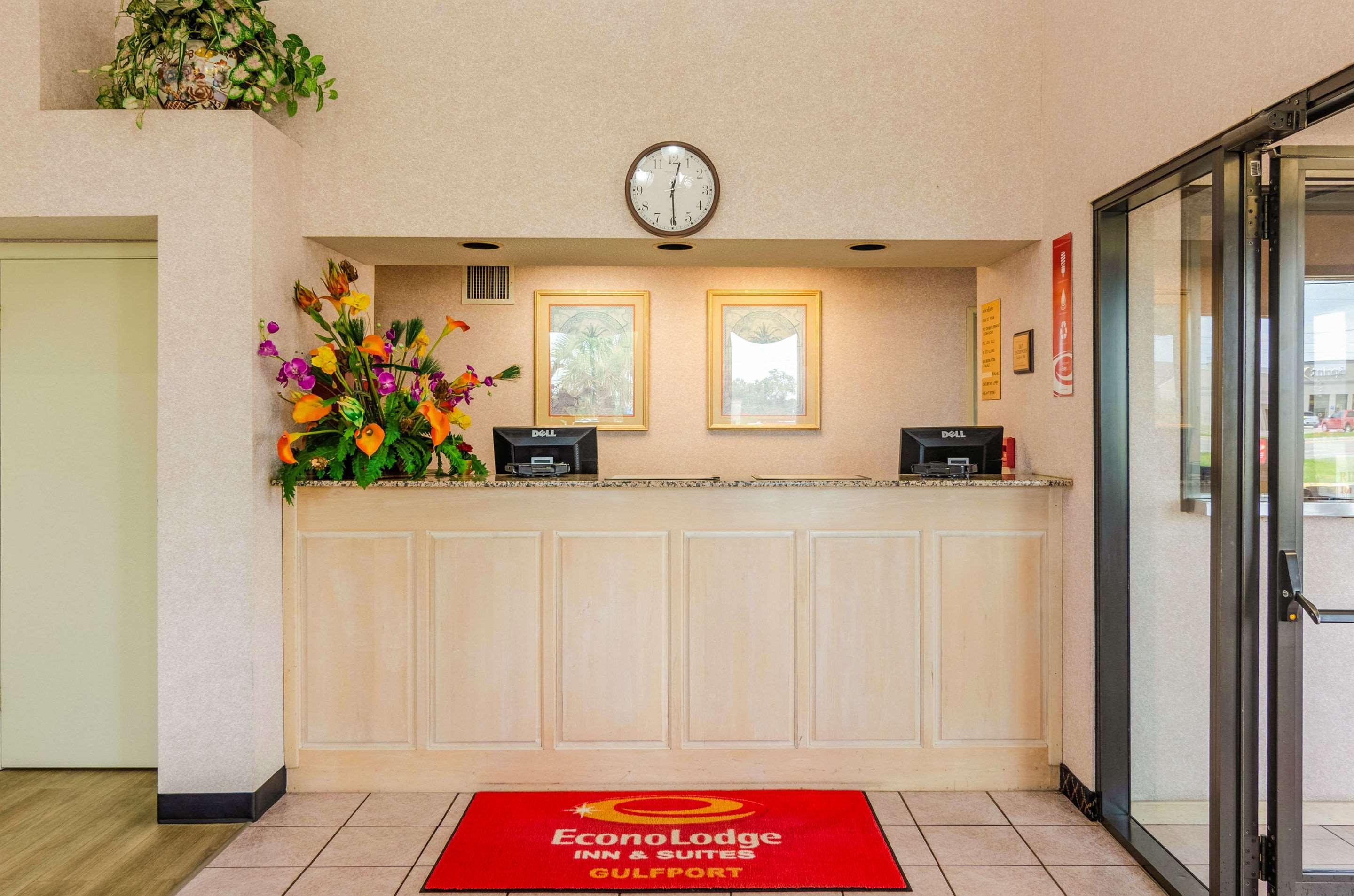 Econo Lodge Inn & Suites Галфпорт Экстерьер фото