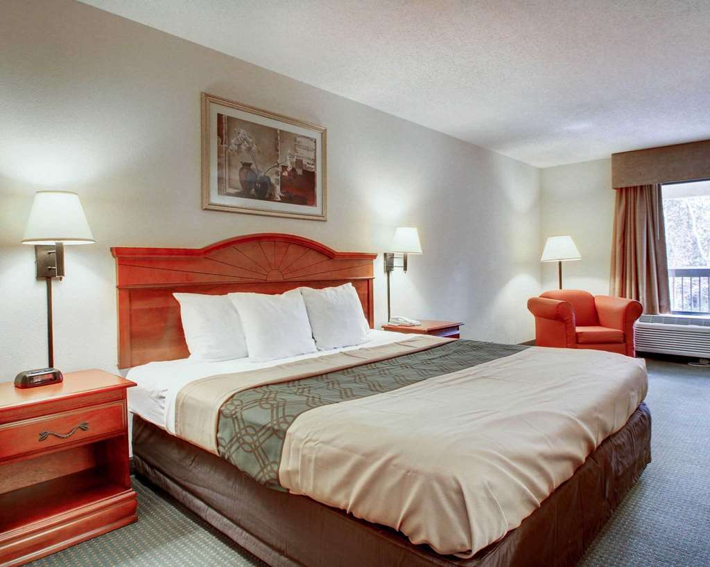 Econo Lodge Inn & Suites Галфпорт Номер фото